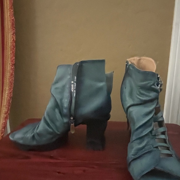 Blue Lartiste high heel shoe - Picture 2 of 4